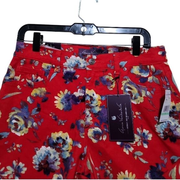 Gloria Vanderbilt Women's Red Floral Flex Stretch Shorts Size 8 NWT - Picture 3 of 7